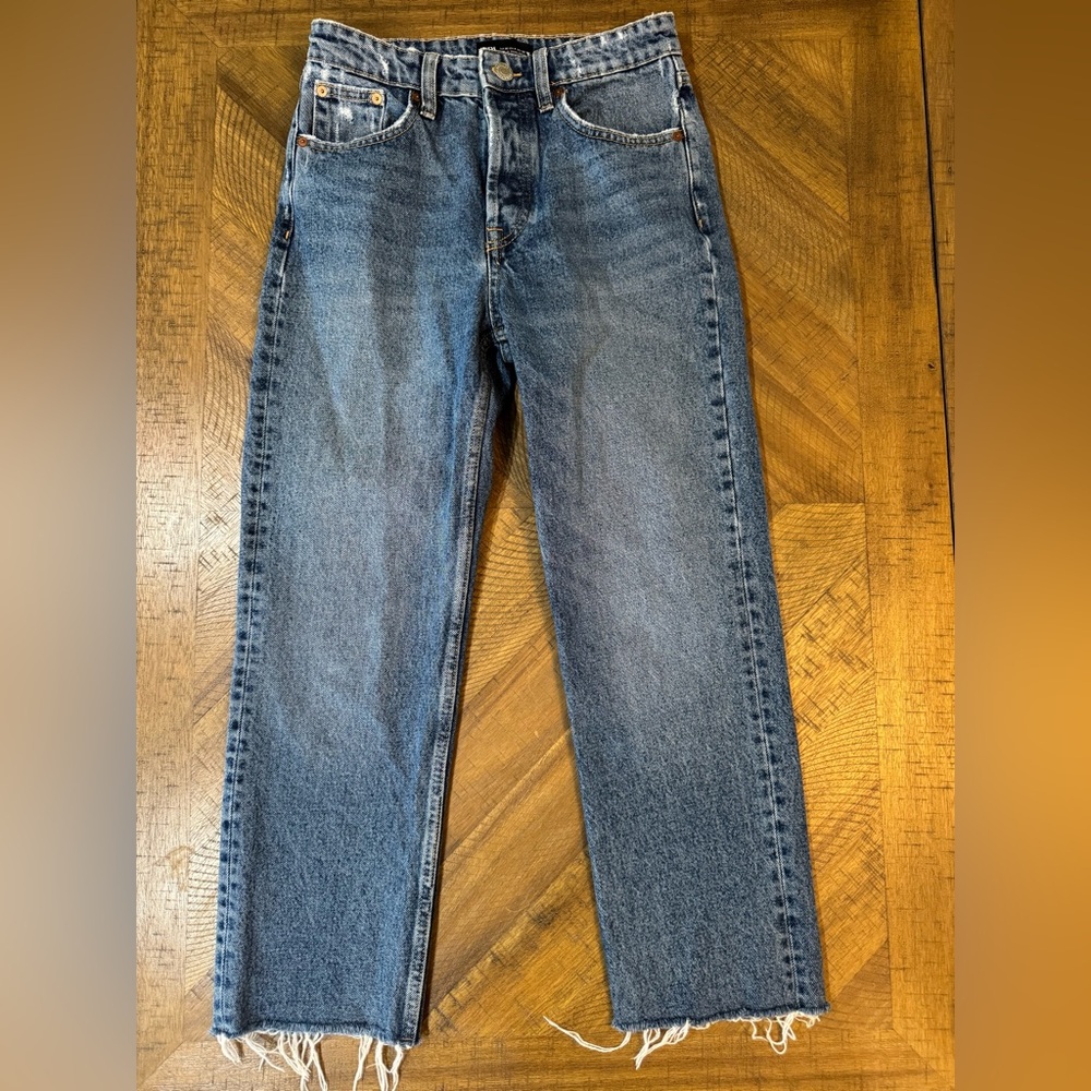 SOLD Zara Light Blue High Waist Crop 90’s Jean With Raw Hem Size 4 - Picture 14 of 14